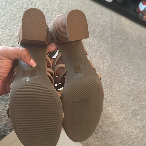 Crown Vintage heels - Picture 11 of 11